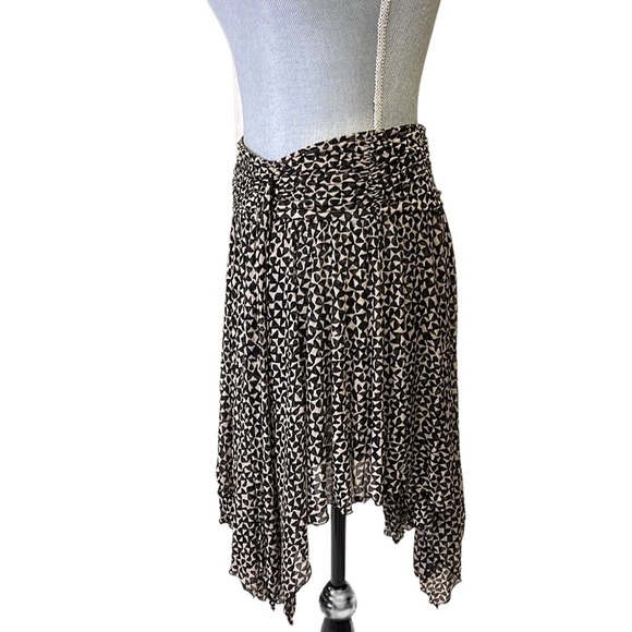 Diane von FURSTENBERG 100% Silk High low or zig zag skirt size 8 - Picture 2 of 4